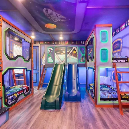 W451J - Glamorous Getaway With Themed Bedrooms At Reunion